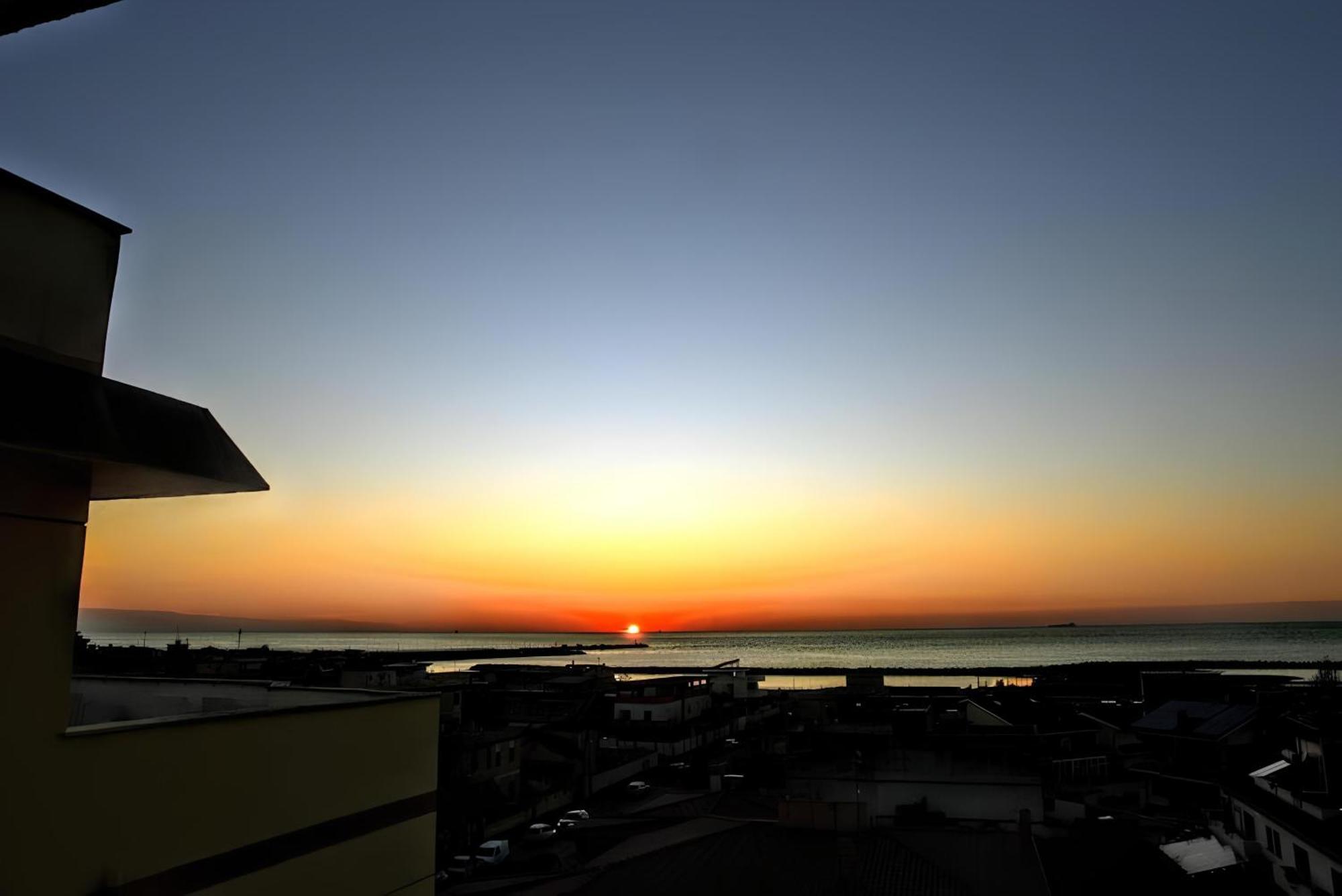 Vuel Sea View House -10 Minutes From The Airport Fiumicino Apartment ภายนอก รูปภาพ