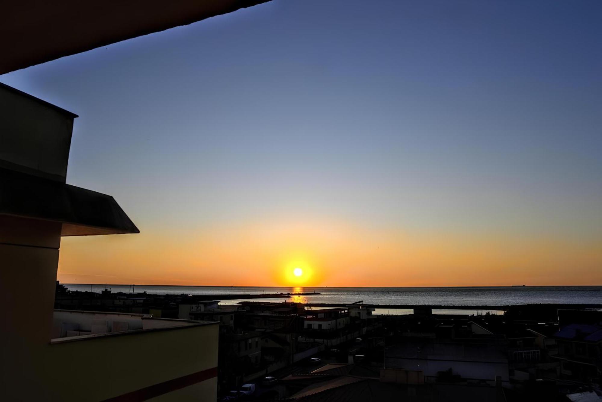 Vuel Sea View House -10 Minutes From The Airport Fiumicino Apartment ภายนอก รูปภาพ